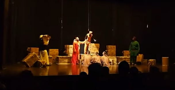 مشهد من مسرحية وادي الرال